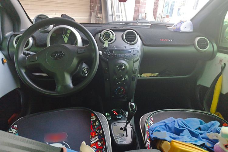 Used BYD F0 2015 1.0L AMT XuanKu Model Center Console