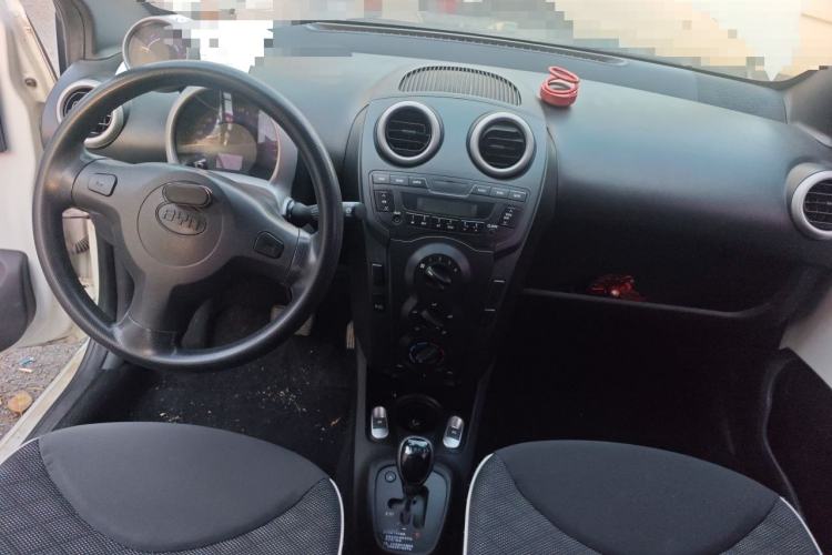 Used BYD F0 2015 1.0L AMT XuanKu Model Center Console