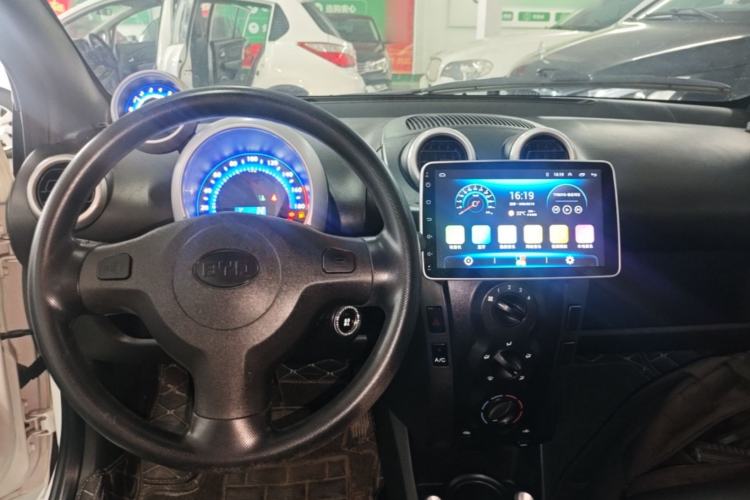 Used BYD F0 2015 1.0L AMT XuanKu Model Center Console
