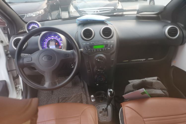 Used BYD F0 2015 1.0L AMT XuanKu Model Center Console
