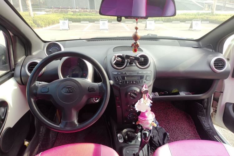 Used BYD F0 2015 1.0L AMT XuanKu Model Center Console