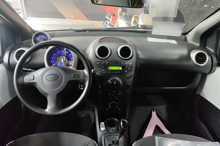 Used BYD F0 2015 1.0L AMT XuanKu Model Center Console