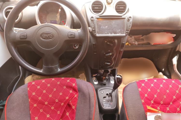 Used BYD F0 2015 1.0L AMT XuanKu Model Center Console