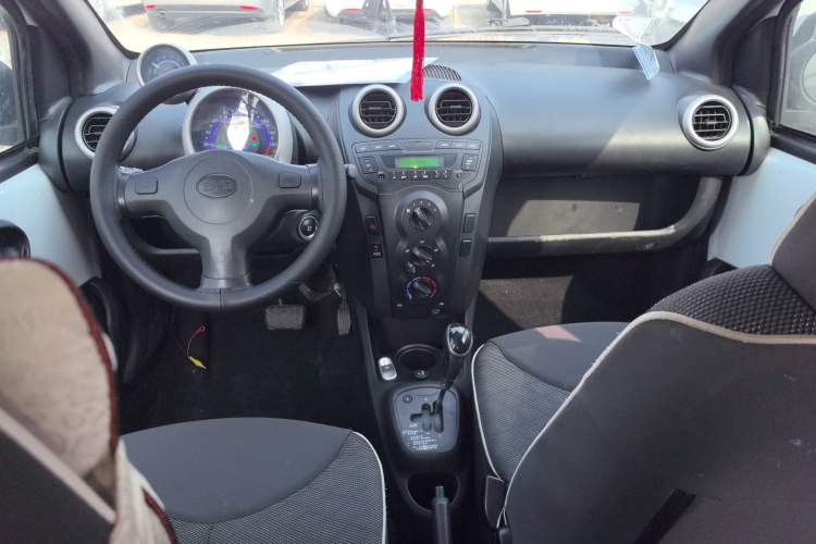 Used BYD F0 2015 1.0L AMT XuanKu Model Center Console