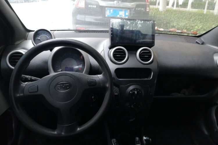 Used BYD F0 2015 1.0L AMT XuanKu Model Center Console