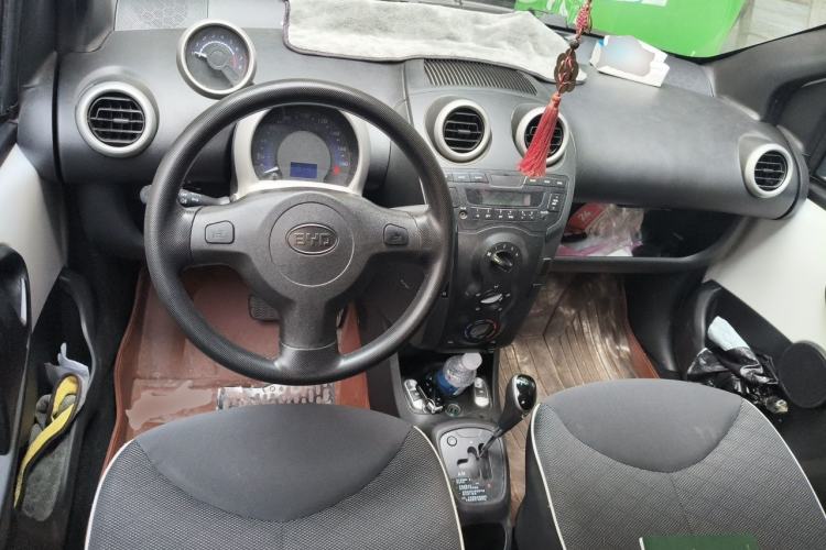 Used BYD F0 2015 1.0L AMT XuanKu Model Center Console