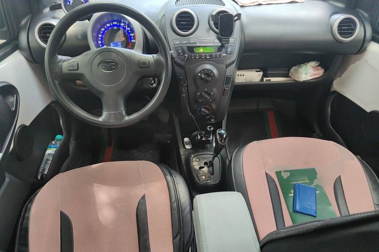 Used BYD F0 2015 1.0L AMT XuanKu Model Center Console