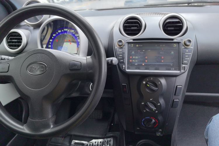 Used BYD F0 2015 1.0L AMT XuanKu Model Center Console