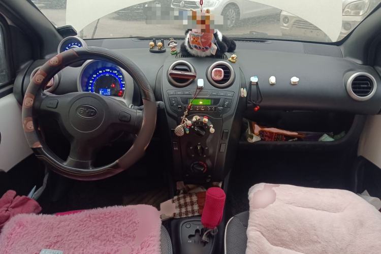 Used BYD F0 2015 1.0L AMT XuanKu Model Center Console