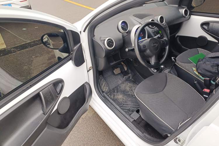 Used BYD F0 2015 1.0L AMT XuanKu Model Driver Seat