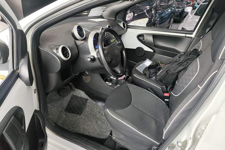 Used BYD F0 2015 1.0L AMT XuanKu Model Driver Seat