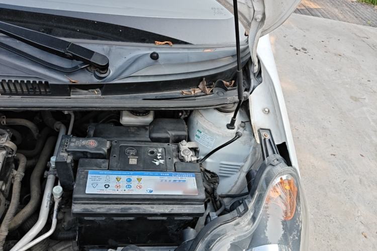 Used BYD F0 2015 1.0L AMT XuanKu Model Engine Bay Left