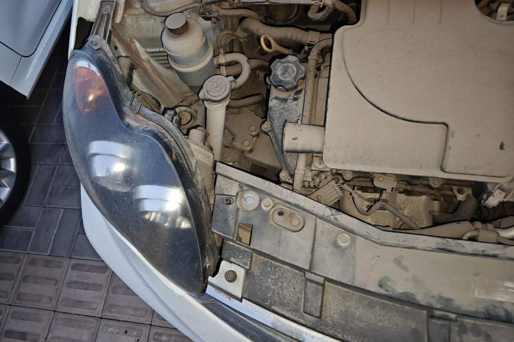 Used BYD F0 2015 1.0L AMT XuanKu Model Engine Bay Right