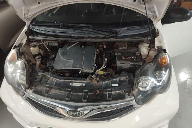 Used BYD F0 2015 1.0L AMT XuanKu Model Engine Bay