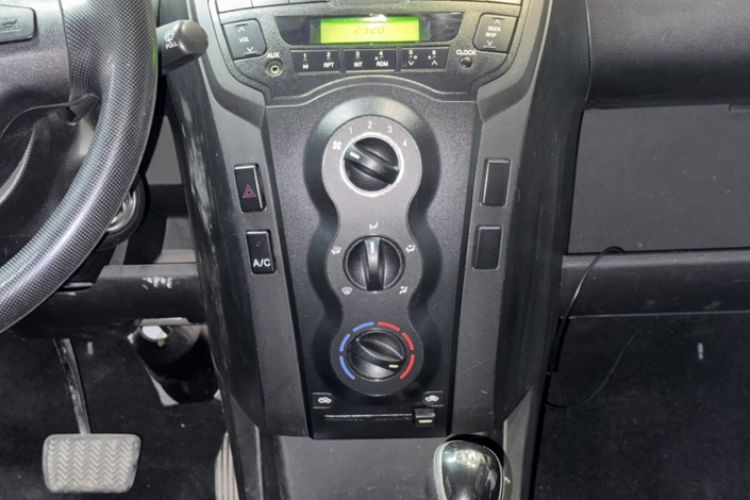 Used BYD F0 2015 1.0L AMT XuanKu Model Interior 1