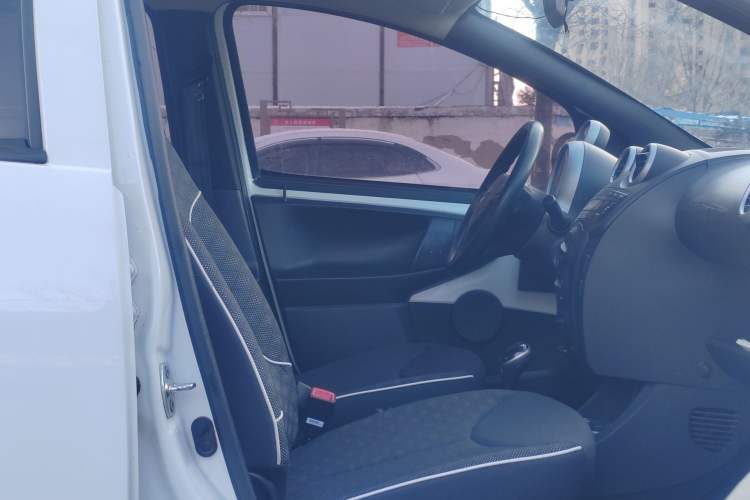 Used BYD F0 2015 1.0L AMT XuanKu Model Interior 11