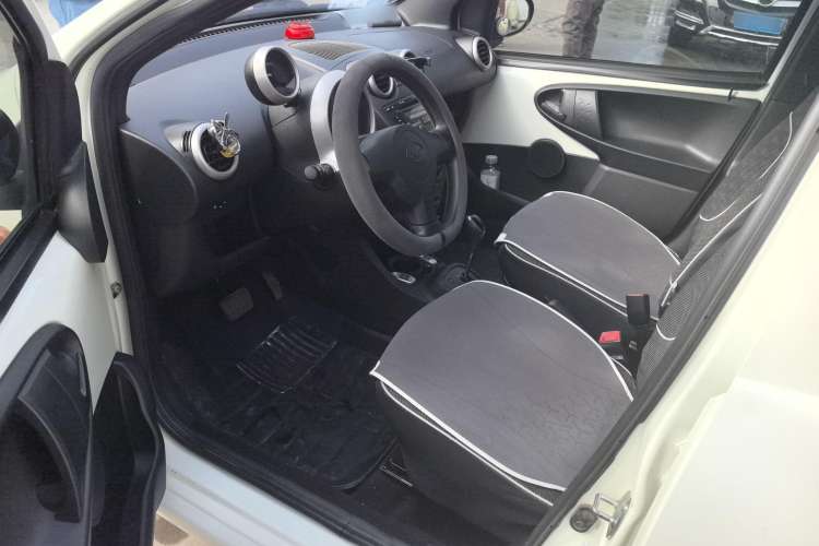 Used BYD F0 2015 1.0L AMT Joyful Cool Model Interior 2