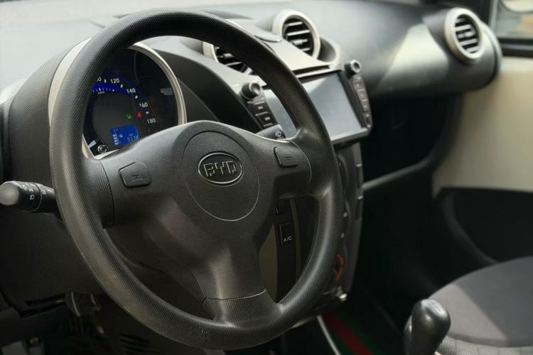 Used BYD F0 2015 1.0L XuanKu Model Interior 2