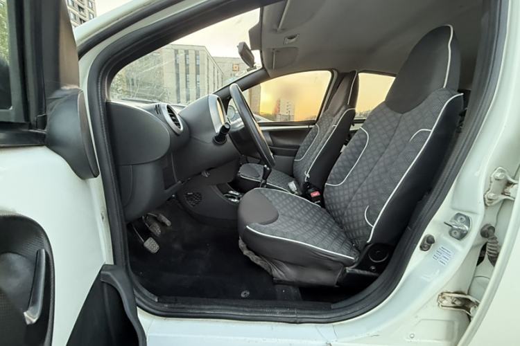 Used BYD F0 2015 1.0L XuanKu Model Interior 3