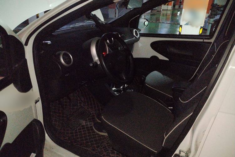 Used BYD F0 2015 1.0L XuanKu Model Interior 3