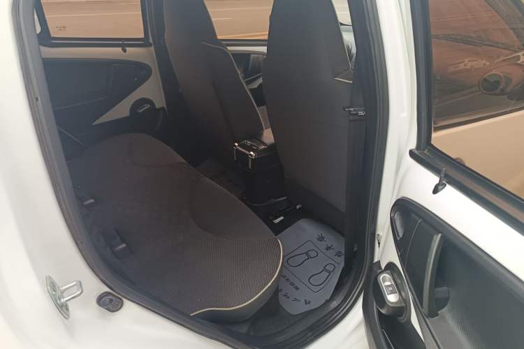 Used BYD F0 2015 1.0L AMT XuanKu Model Interior 4