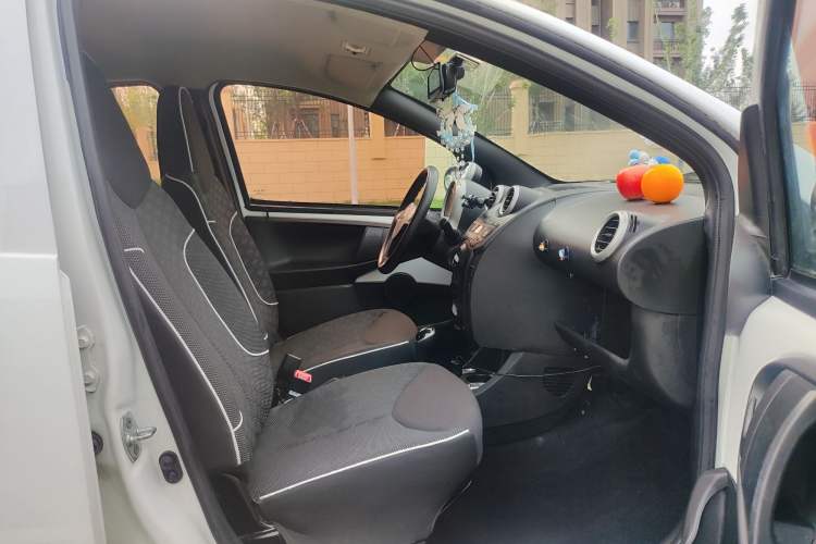 Used BYD F0 2015 1.0L AMT XuanKu Model Interior 4