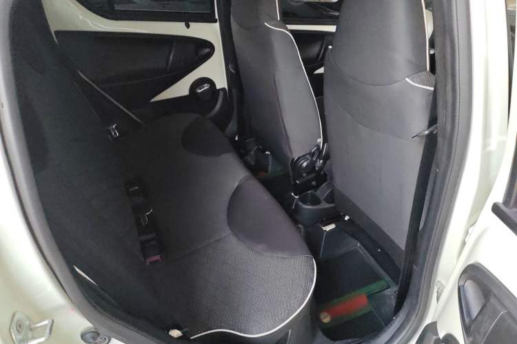 Used BYD F0 2015 1.0L XuanKu Model Interior 4