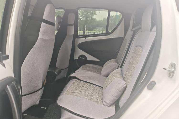 Used BYD F0 2015 1.0L AMT XuanKu Model Interior 5