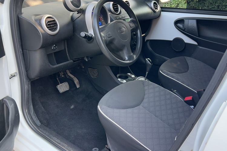 Used BYD F0 2015 1.0L AMT XuanKu Model Interior 5