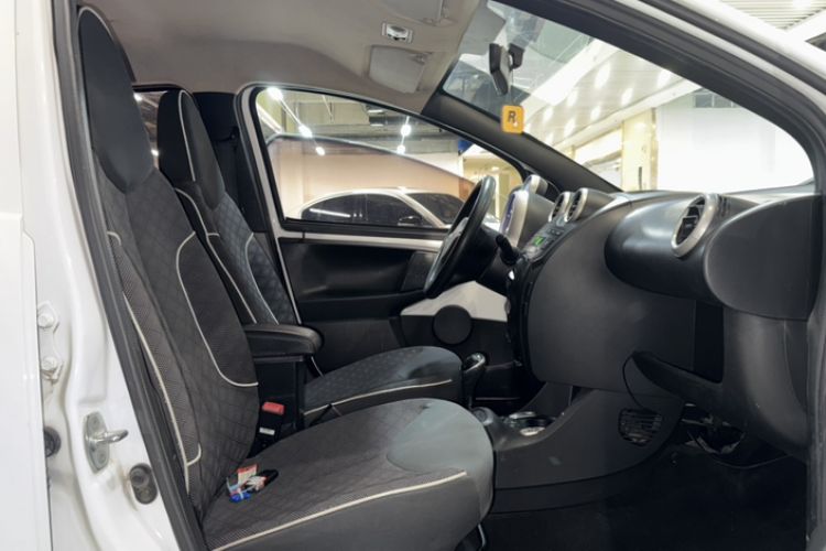 Used BYD F0 2015 1.0L AMT XuanKu Model Interior 9