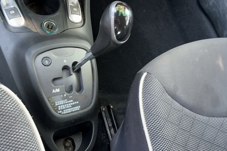 Used BYD F0 2015 1.0L AMT XuanKu Model Interior 9