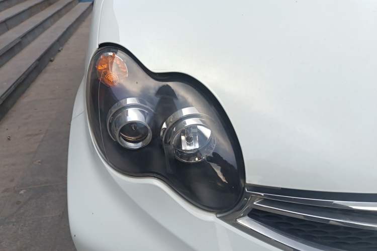 Used BYD F0 2015 1.0L AMT XuanKu Model Right Front Headlight