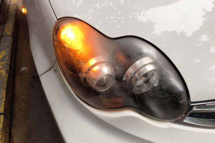 Used BYD F0 2015 1.0L AMT XuanKu Model Right Front Headlight