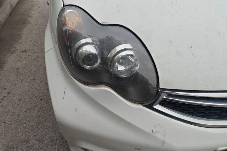 Used BYD F0 2015 1.0L AMT XuanKu Model Right Front Headlight