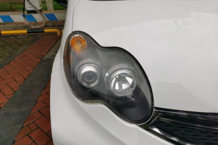 Used BYD F0 2015 1.0L AMT XuanKu Model Right Front Headlight