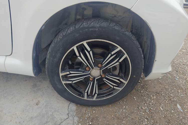 Used BYD F0 2015 1.0L XuanKu Model Right Front Wheel Hub