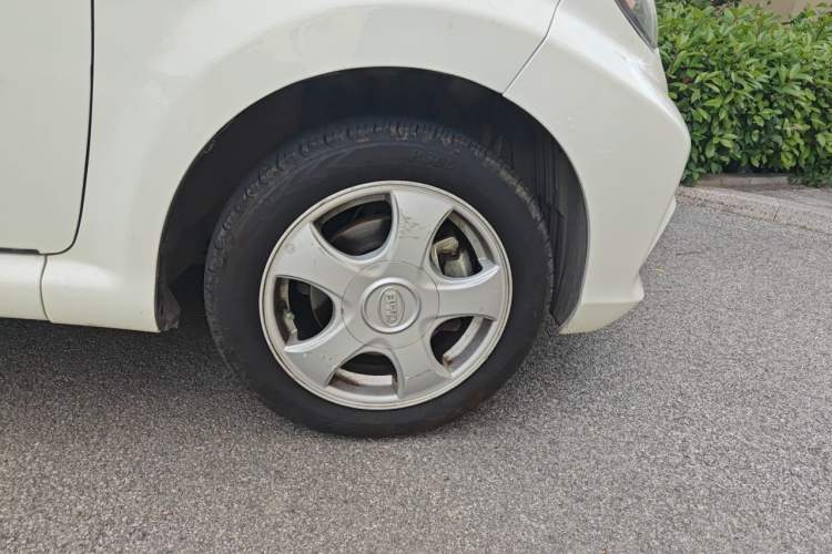 Used BYD F0 2015 1.0L AMT Joyful Cool Model Right Front Wheel Hub