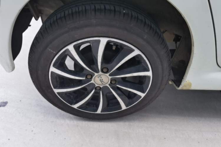 Used BYD F0 2015 1.0L XuanKu Model Right Rear Wheel Hub
