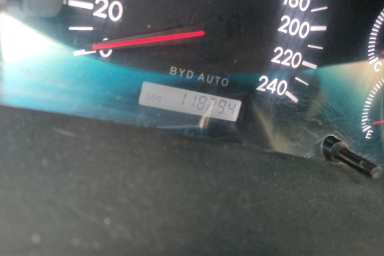 Used BYD F3 2008 1.5L Platinum Edition Luxury GLX-i Odometer Close Up