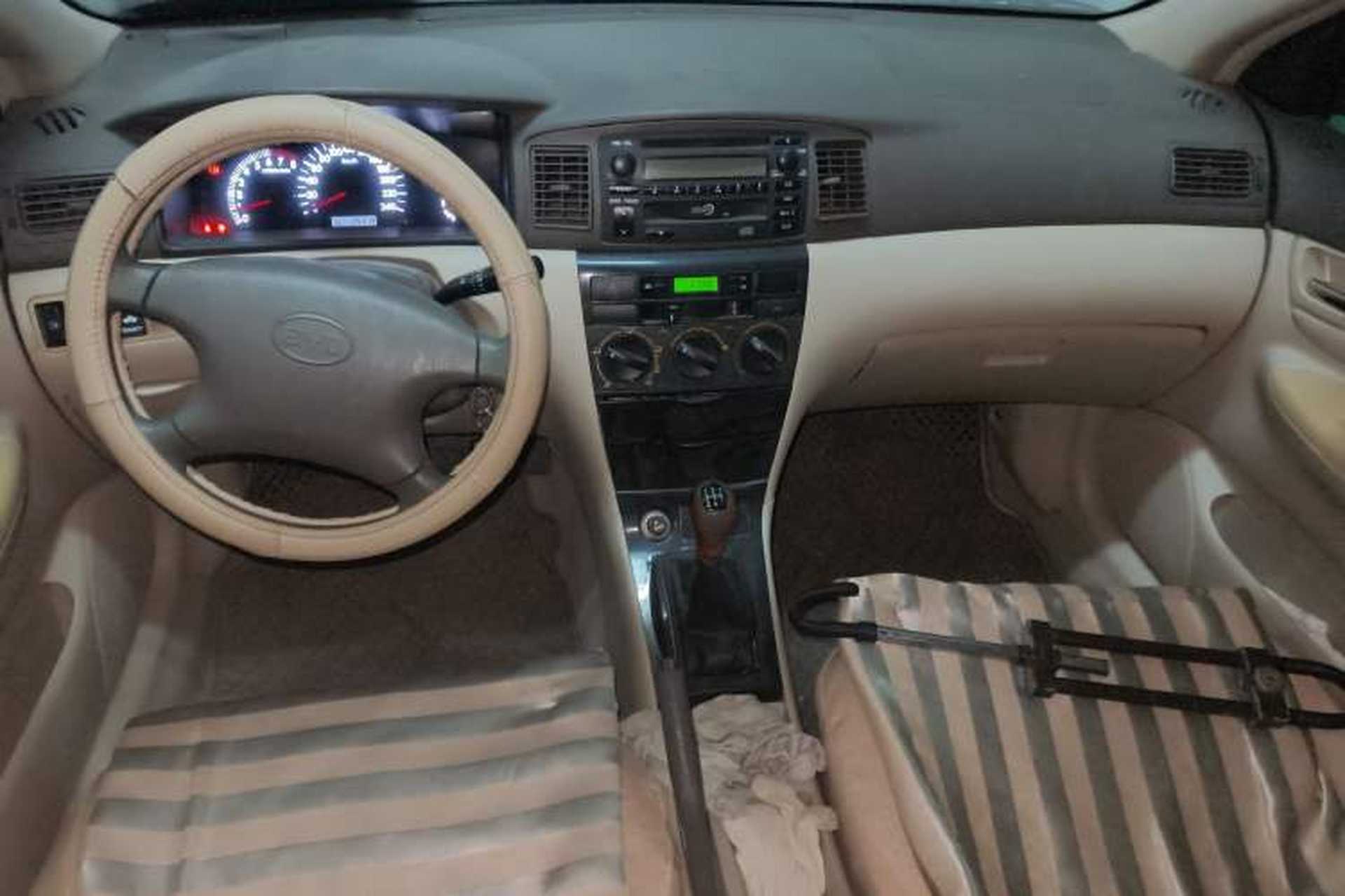 Used BYD F3 2009 1.5L Smart Platinum Edition Standard GL-i Center Console
