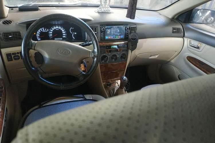 Used BYD F3 2009 1.5L Smart Platinum Luxury GLX-i Center Console
