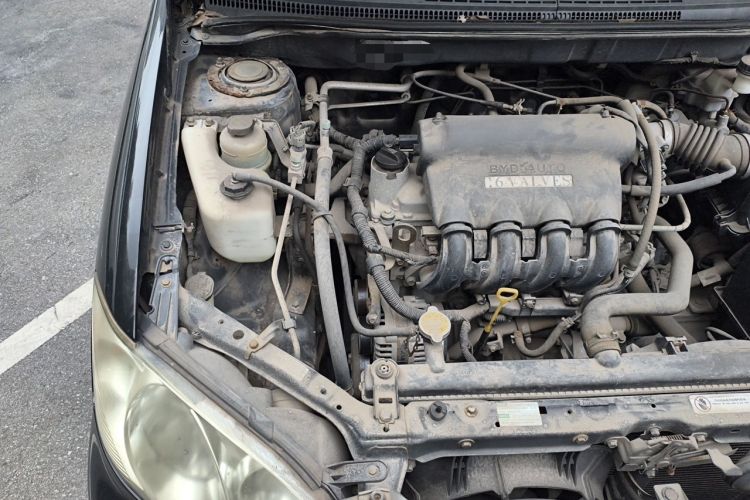 Used BYD F3 2011 1.5L New Platinum Edition Comfort Version Engine Bay Right