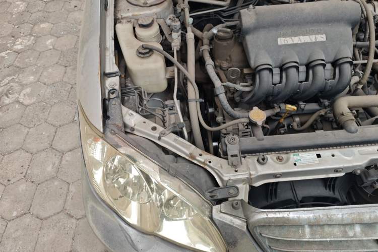 Used BYD F3 2011 1.5L New Platinum Edition Comfort Version Engine Bay Right