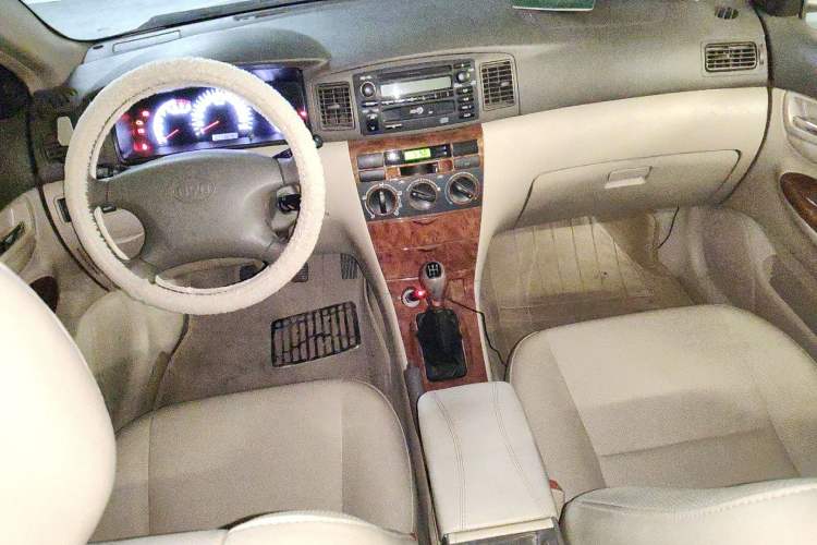 Used BYD F3 2011 1.5L New Platinum Edition Standard Version Center Console