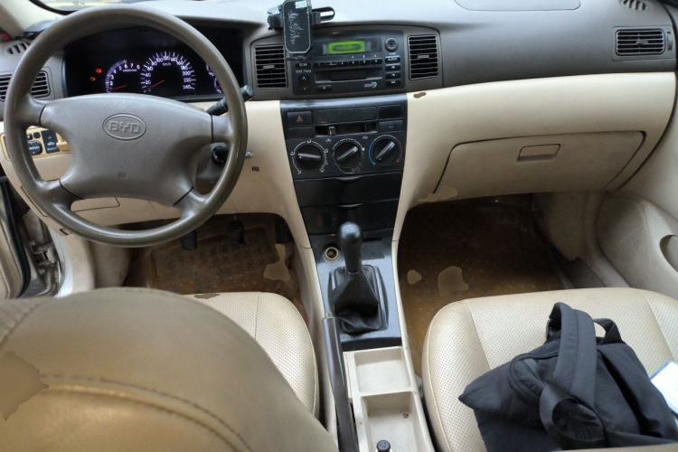 Used BYD F3 2011 1.5L New Platinum Edition Comfort Version Center Console
