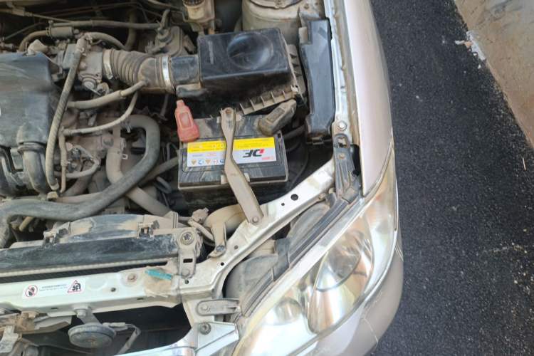 Used BYD F3 2011 1.5L New Platinum Edition Comfort Version Engine Bay Left