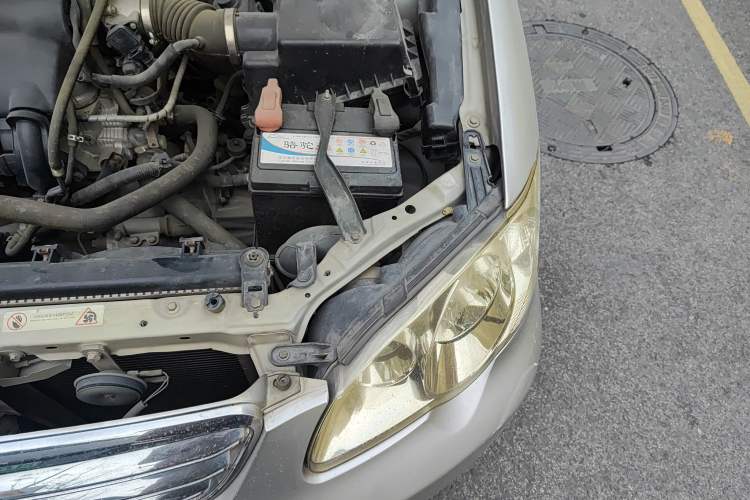 Used BYD F3 2011 1.5L New Platinum Edition Comfort Version Engine Bay Left