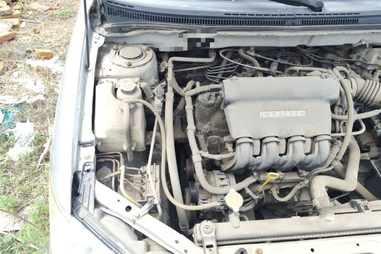 Used BYD F3 2011 1.5L New Platinum Edition Comfort Version Engine Bay Right