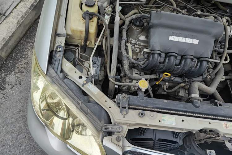 Used BYD F3 2011 1.5L New Platinum Edition Comfort Version Engine Bay Right