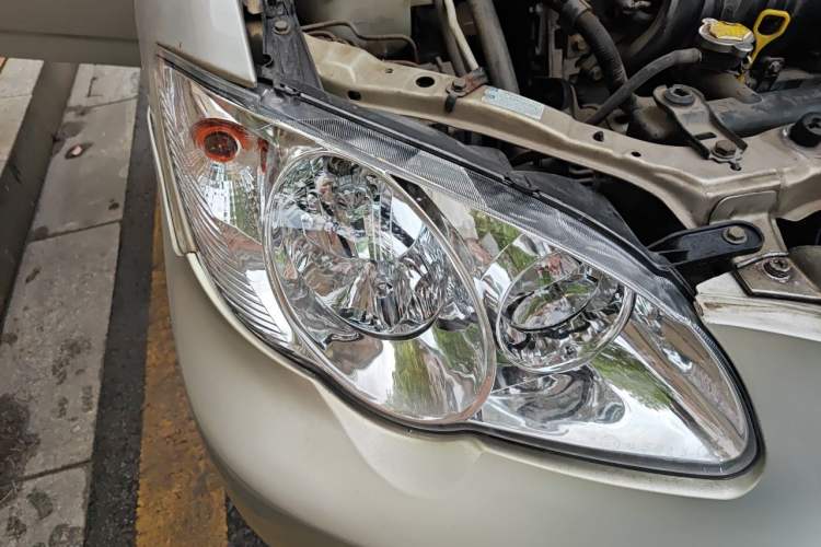 Used BYD F3 2011 1.5L New Platinum Edition Standard Version Right Front Headlight